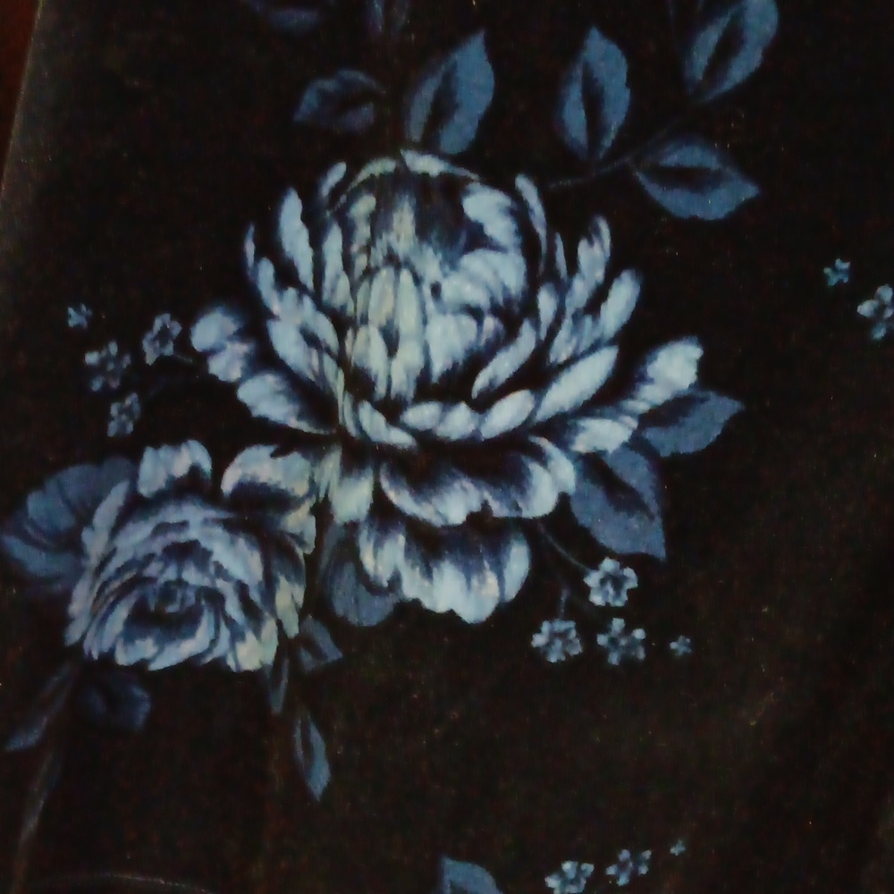 NWOT Flowered Top - Picture 2 of 4